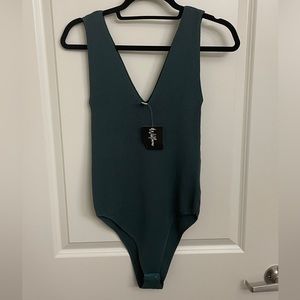 V-neck ribbed bodysuit L